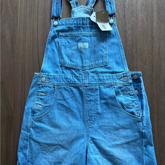Levi’s Short Overalls - Picture 3 of 3